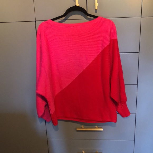 Beautiful pink and red cotton sweater! It is in excellent condition - Picture 2 of 5
